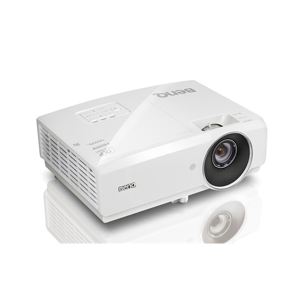 BenQ MH750 FullHD projektor (4500 AL, 10 000:1, 4 500h(LampSave), D-Sub, 2xHDMI(MHL), USB-A, LAN) + táska